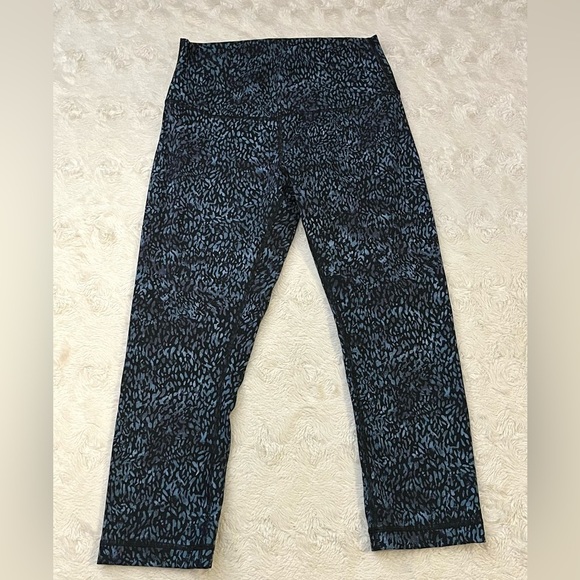 LULULEMON Wunder Under Crop (Hi-Rise) Size 8 - Picture 2 of 6